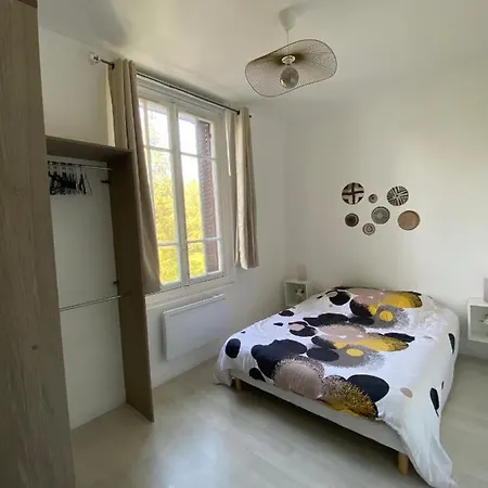 Grand Deux Pieces Au Pied Du Parc Du Chateau Апартаменты *