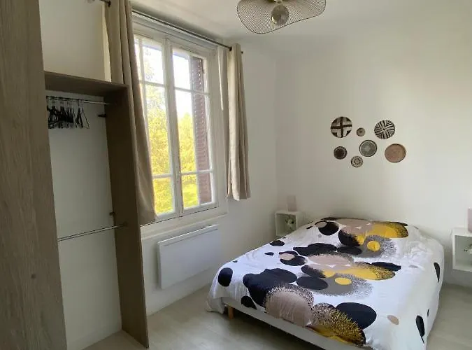 Grand Deux Pieces Au Pied Du Parc Du Chateau شقة *